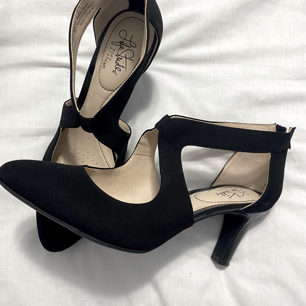 Life Stride size 9- black dress shoes. Great condition, worn once.